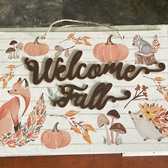 NWT- Adorable- Wooden Hello Fall- Critters Decoration Sign ๐ฟ๏ธ๐ฆ๐โ๐ซ๐ - Picture 9 of 17